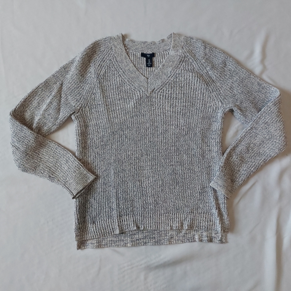 Gap sweater